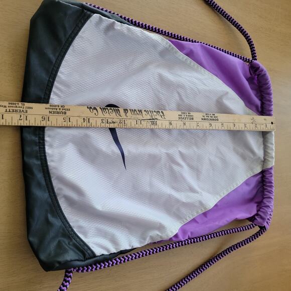 Nike Drawstring Backpack Bag Purple Gray Sports Practice Gym Workout Inner Zip - Picture 6 of 7